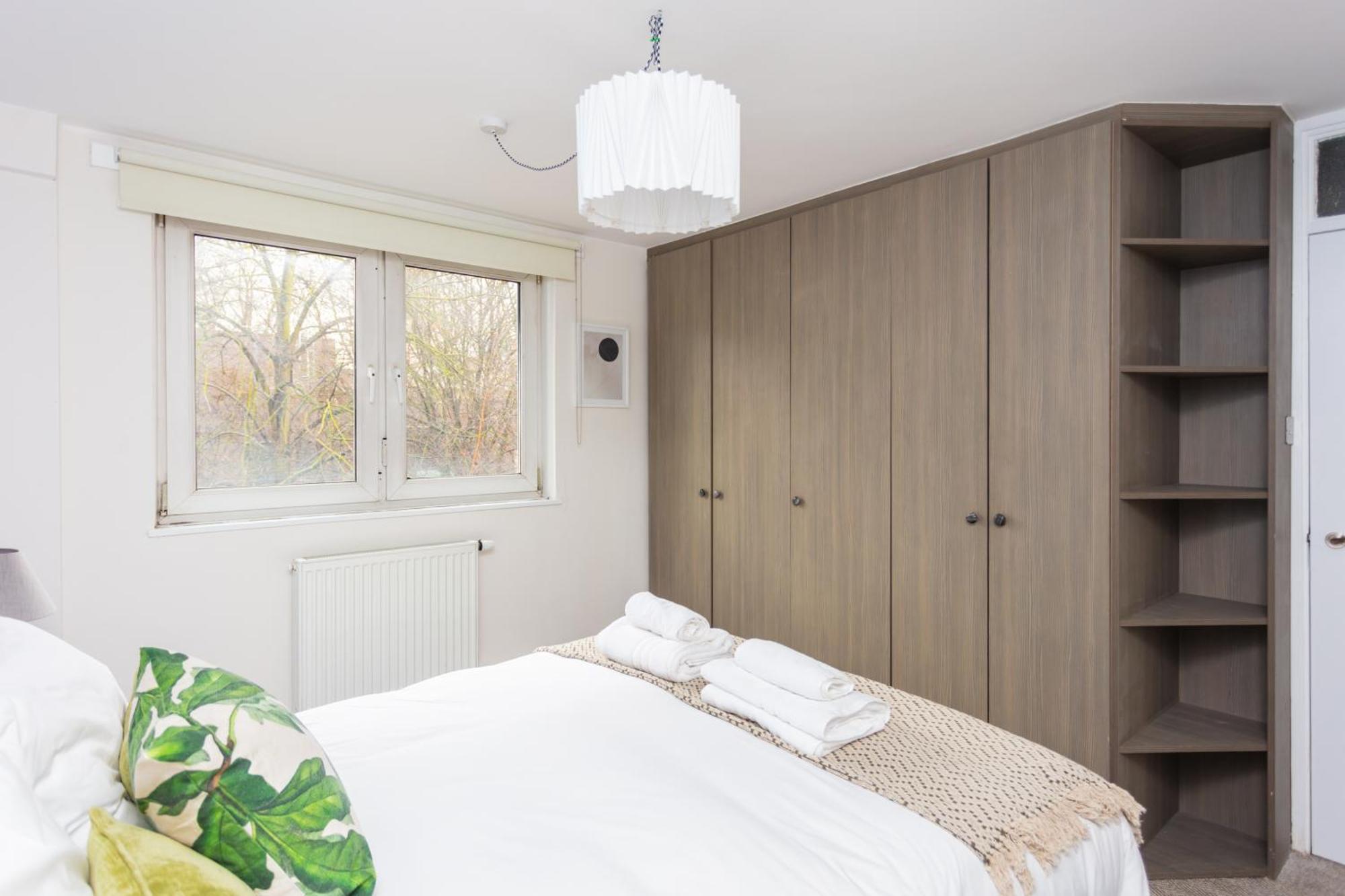 Spacious Central 3 Bedroom In Old Street